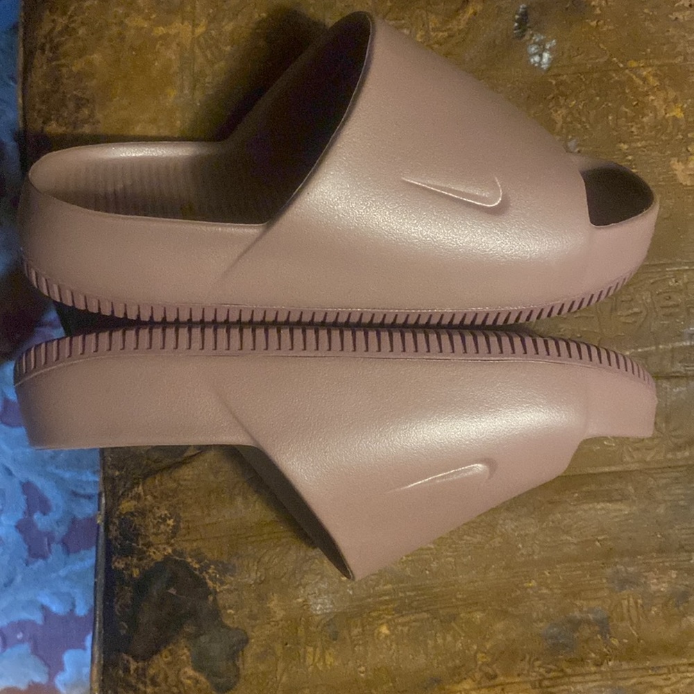 Nike Women's Slides in Dusty Pink - Picture 3 of 3